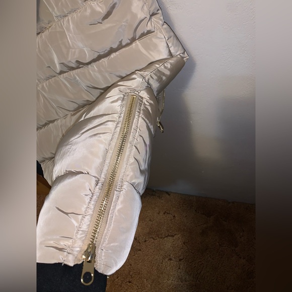 Women's Taupe Long Puffer Vest - Picture 9 of 11